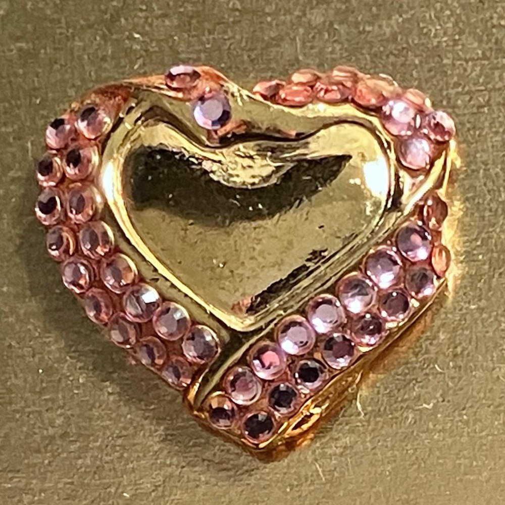 2 ESTEE LAUDER Pink Crystal Heart LAPEL PINS / Original Boxes / 2001 CANCER FUND